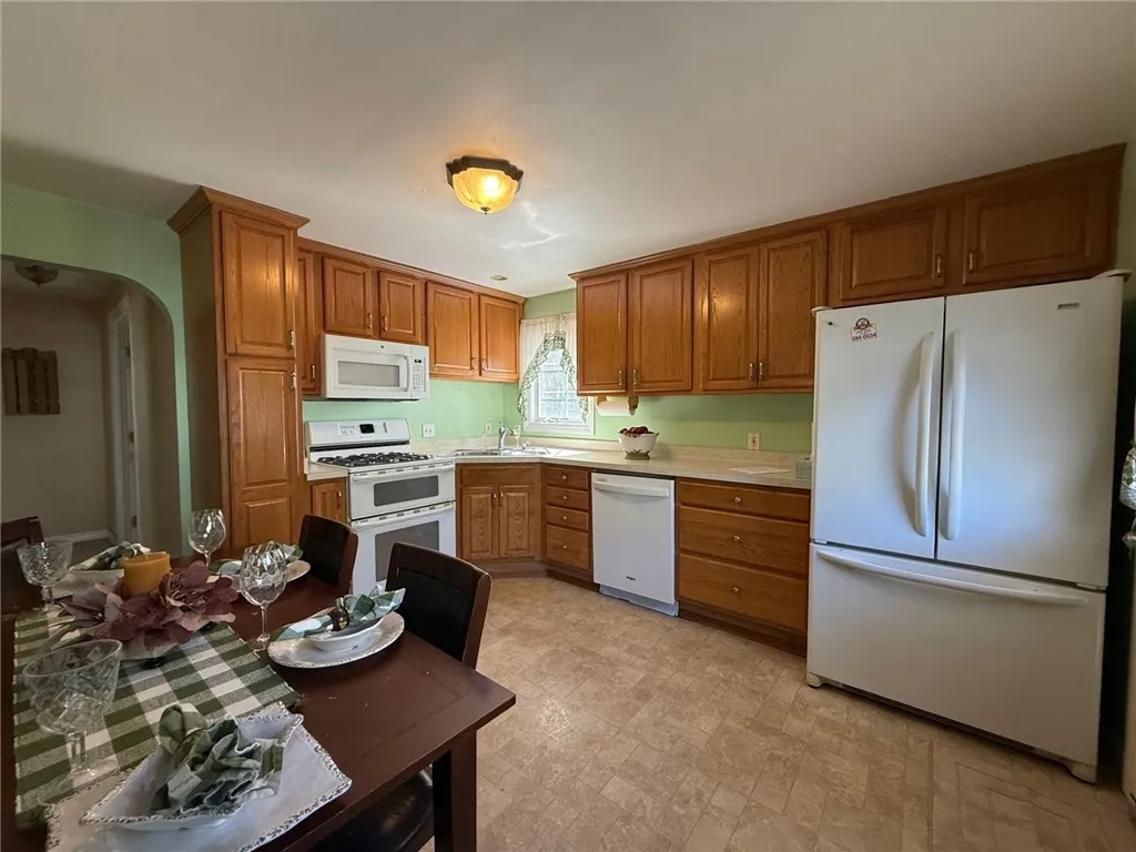 2017 Westside Drive, Chili, New York 14624, Chili, New York 14624, 3 Bedrooms Bedrooms, 6 Rooms Rooms,2 BathroomsBathrooms,Residential,For Sale,2017 Westside Drive, Chili, New York 14624,0,R1634910