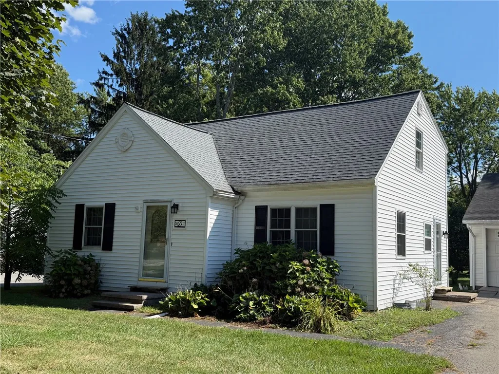 2017 Westside Drive, Chili, New York 14624, Chili, New York 14624, 3 Bedrooms Bedrooms, 6 Rooms Rooms,2 BathroomsBathrooms,Residential,For Sale,2017 Westside Drive, Chili, New York 14624,0,R1634910