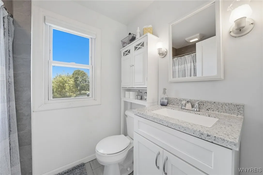 Garage apartment bath
