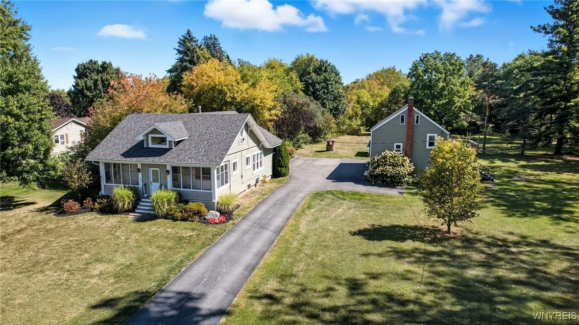 1499 Town Line Road, Alden, New York 14004, Alden, New York 14004, 3 Bedrooms Bedrooms, 7 Rooms Rooms,1 BathroomBathrooms,Residential,For Sale,1499 Town Line Road, Alden, New York 14004,0,B1638713