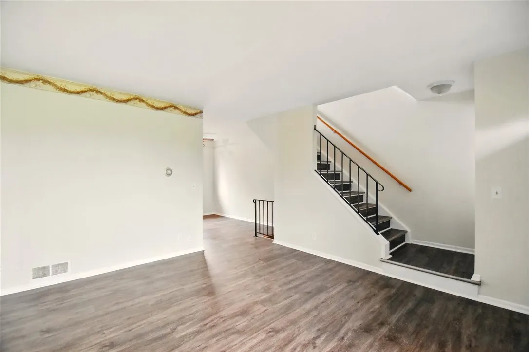 116 Surrey Hill Way, Henrietta, New York 14623, Henrietta, New York 14623, 1 Bedroom Bedrooms, 7 Rooms Rooms,1 BathroomBathrooms,Residential,For Sale,116 Surrey Hill Way, Henrietta, New York 14623,0,R1638184