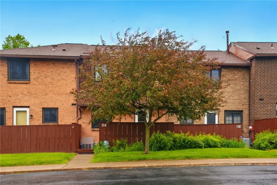 116 Surrey Hill Way, Henrietta, New York 14623, Henrietta, New York 14623, 1 Bedroom Bedrooms, 7 Rooms Rooms,1 BathroomBathrooms,Residential,For Sale,116 Surrey Hill Way, Henrietta, New York 14623,0,R1638184