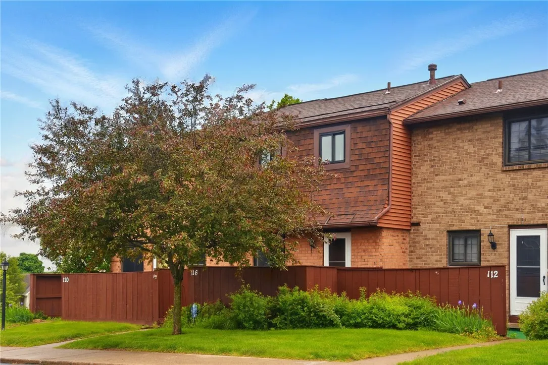 116 Surrey Hill Way, Henrietta, New York 14623, Henrietta, New York 14623, 1 Bedroom Bedrooms, 7 Rooms Rooms,1 BathroomBathrooms,Residential,For Sale,116 Surrey Hill Way, Henrietta, New York 14623,0,R1638184