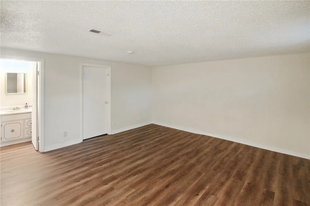 96 Surrey Hill, Henrietta, New York 14623, Henrietta, New York 14623, 2 Bedrooms Bedrooms, 7 Rooms Rooms,1 BathroomBathrooms,Residential,For Sale,96 Surrey Hill, Henrietta, New York 14623,0,R1638786