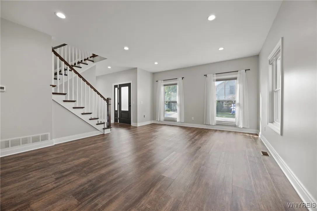 44 Eagle Street, Amherst, New York 14221, Amherst, New York 14221, 3 Bedrooms Bedrooms, 4 Rooms Rooms,1 BathroomBathrooms,Residential Lease,For Rent,44 Eagle Street, Amherst, New York 14221,0,B1638597
