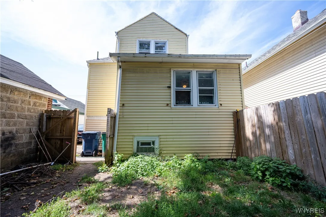 17 Fisher Street, Buffalo, New York 14211, Buffalo, New York 14211, 3 Bedrooms Bedrooms, ,2 BathroomsBathrooms,Residential,For Sale,17 Fisher Street, Buffalo, New York 14211,0,B1637248