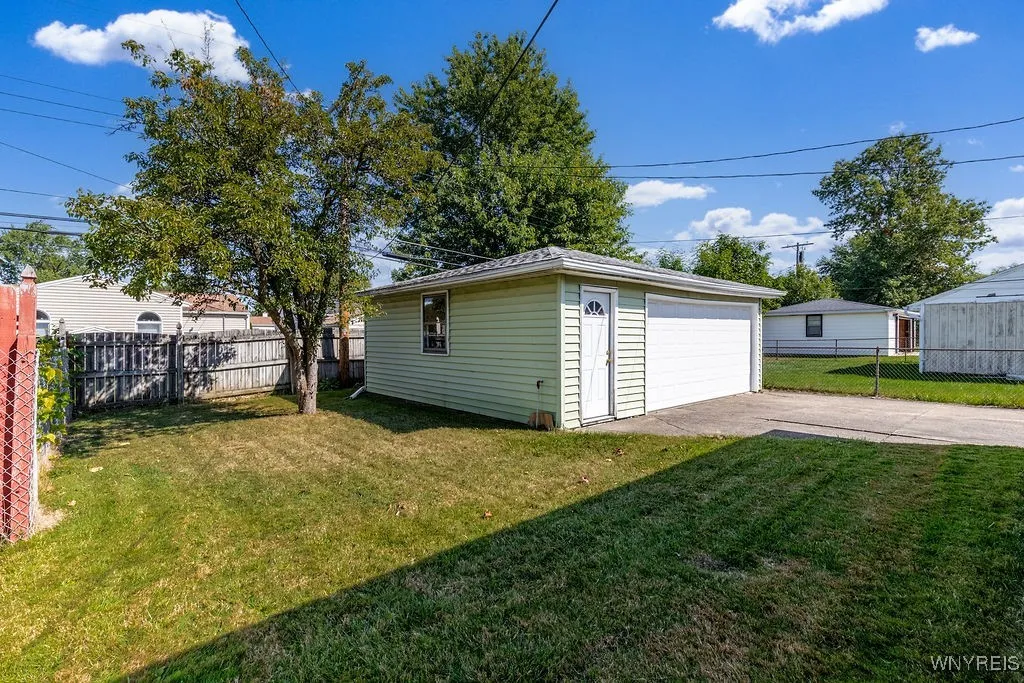 250 Dupont Avenue, Tonawanda, New York 14150, Tonawanda, New York 14150, 3 Bedrooms Bedrooms, 6 Rooms Rooms,1 BathroomBathrooms,Residential,For Sale,250 Dupont Avenue, Tonawanda, New York 14150,0,B1636865