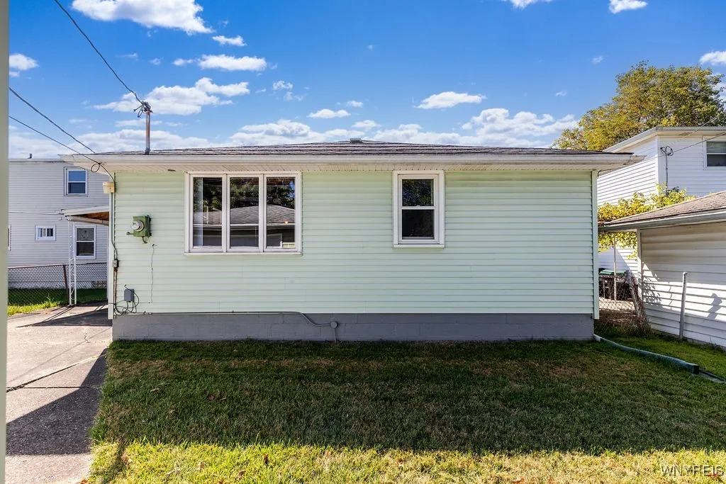 250 Dupont Avenue, Tonawanda, New York 14150, Tonawanda, New York 14150, 3 Bedrooms Bedrooms, 6 Rooms Rooms,1 BathroomBathrooms,Residential,For Sale,250 Dupont Avenue, Tonawanda, New York 14150,0,B1636865