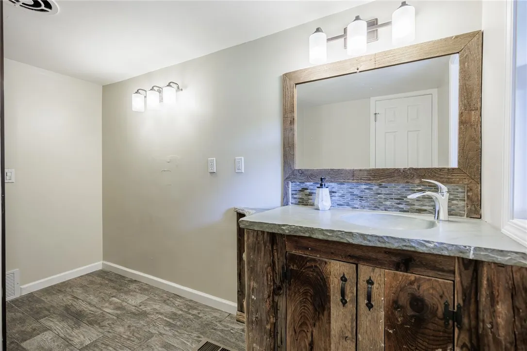 1671 Creek Street, Penfield, New York 14625, Penfield, New York 14625, 3 Bedrooms Bedrooms, 6 Rooms Rooms,1 BathroomBathrooms,Residential,For Sale,1671 Creek Street, Penfield, New York 14625,0,R1638566