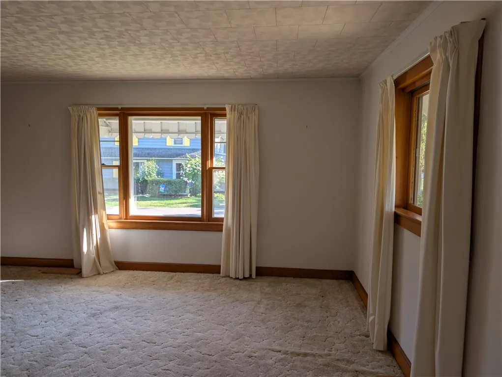 Front living room space, hardwood floors