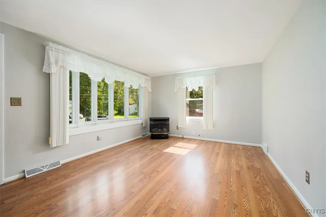 16 Bellewood Circle, Cicero, New York 13212, Cicero, New York 13212, 4 Bedrooms Bedrooms, 7 Rooms Rooms,1 BathroomBathrooms,Residential,For Sale,16 Bellewood Circle, Cicero, New York 13212,0,S1636818