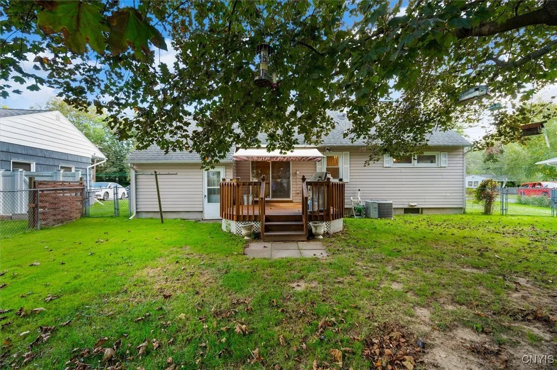 16 Bellewood Circle, Cicero, New York 13212, Cicero, New York 13212, 4 Bedrooms Bedrooms, 7 Rooms Rooms,1 BathroomBathrooms,Residential,For Sale,16 Bellewood Circle, Cicero, New York 13212,0,S1636818