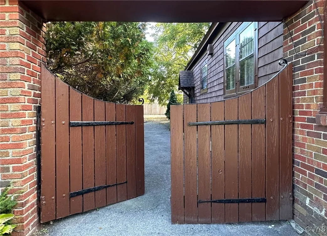11 Brookline Drive, Utica, New York 13501, Utica, New York 13501, 3 Bedrooms Bedrooms, 9 Rooms Rooms,2 BathroomsBathrooms,Residential,For Sale,11 Brookline Drive, Utica, New York 13501,0,S1638805