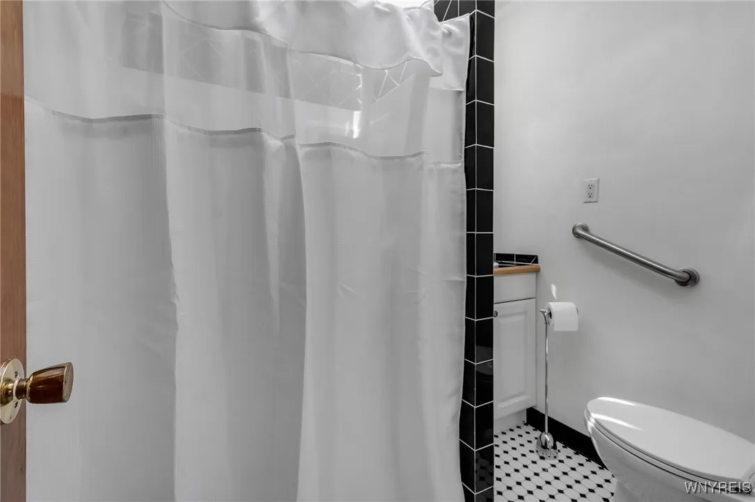 19 Wyndmoor Court, Cheektowaga, New York 14043, Cheektowaga, New York 14043, 3 Bedrooms Bedrooms, 9 Rooms Rooms,2 BathroomsBathrooms,Residential,For Sale,19 Wyndmoor Court, Cheektowaga, New York 14043,0,B1638790