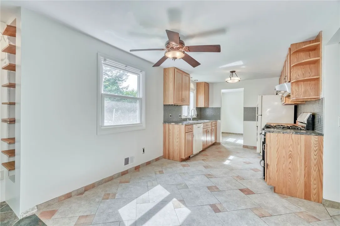 51 Beacon Hills Drive North, Penfield, New York 14, Penfield, New York 14526, 3 Bedrooms Bedrooms, 6 Rooms Rooms,1 BathroomBathrooms,Residential,For Sale,51 Beacon Hills Drive North, Penfield, New York 14,0,R1637897