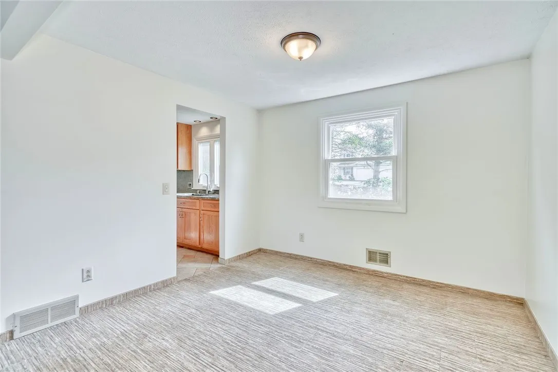 51 Beacon Hills Drive North, Penfield, New York 14, Penfield, New York 14526, 3 Bedrooms Bedrooms, 6 Rooms Rooms,1 BathroomBathrooms,Residential,For Sale,51 Beacon Hills Drive North, Penfield, New York 14,0,R1637897