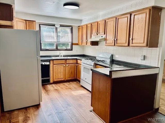 199 Fairgreen Drive Right, Amherst, New York 14228, Amherst, New York 14228, 3 Bedrooms Bedrooms, 5 Rooms Rooms,1 BathroomBathrooms,Residential Lease,For Rent,199 Fairgreen Drive Right, Amherst, New York 14228,0,B1638844