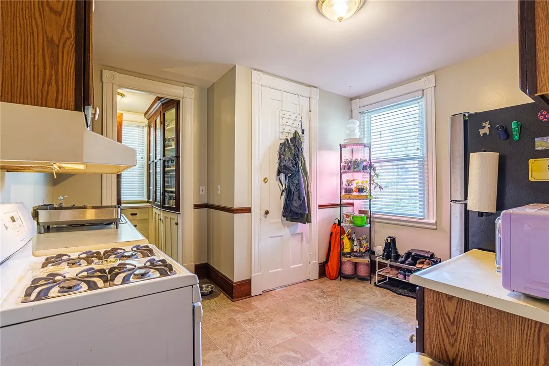 66 Harper Street, Rochester, New York 14607, Rochester, New York 14607, 5 Bedrooms Bedrooms, ,3 BathroomsBathrooms,Residential,For Sale,66 Harper Street, Rochester, New York 14607,0,R1638222
