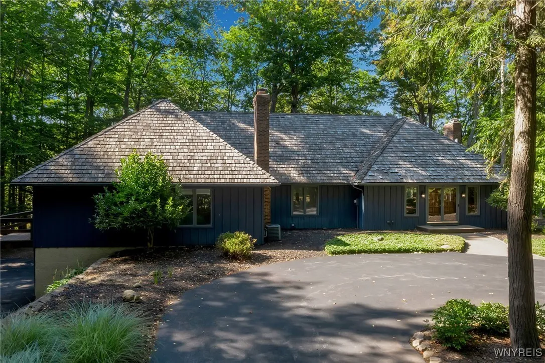 70 Muirfield Drive, Elma, New York 14052, Elma, New York 14052, 4 Bedrooms Bedrooms, 9 Rooms Rooms,3 BathroomsBathrooms,Residential,For Sale,70 Muirfield Drive, Elma, New York 14052,0,B1638464