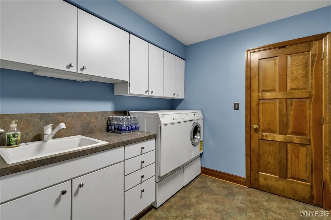 70 Muirfield Drive, Elma, New York 14052, Elma, New York 14052, 4 Bedrooms Bedrooms, 9 Rooms Rooms,3 BathroomsBathrooms,Residential,For Sale,70 Muirfield Drive, Elma, New York 14052,0,B1638464