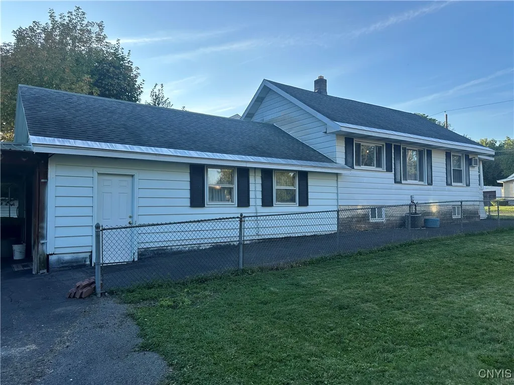 301 Richfield Boulevard, Salina, New York 13211, Salina, New York 13211, 3 Bedrooms Bedrooms, 7 Rooms Rooms,2 BathroomsBathrooms,Residential,For Sale,301 Richfield Boulevard, Salina, New York 13211,0,S1637929