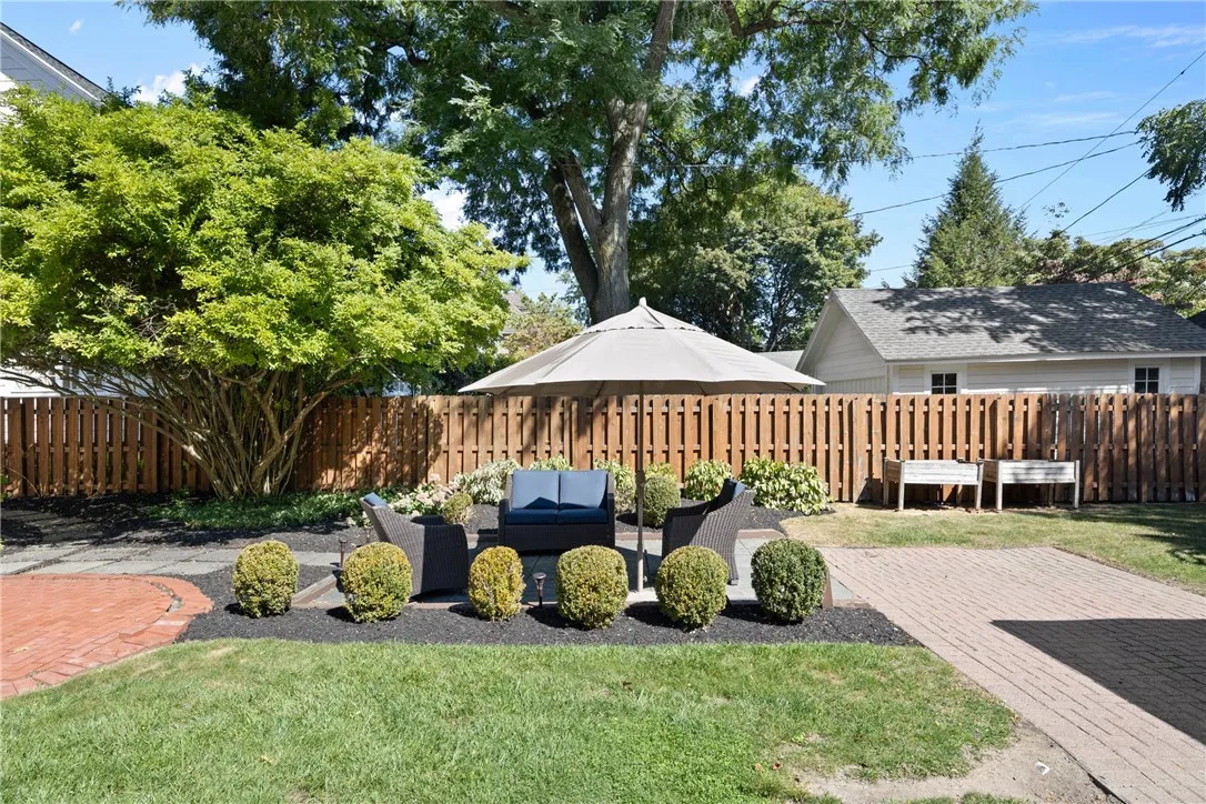 320 Barrington Street, Rochester, New York 14607, Rochester, New York 14607, 4 Bedrooms Bedrooms, 12 Rooms Rooms,3 BathroomsBathrooms,Residential,For Sale,320 Barrington Street, Rochester, New York 14607,0,R1638870