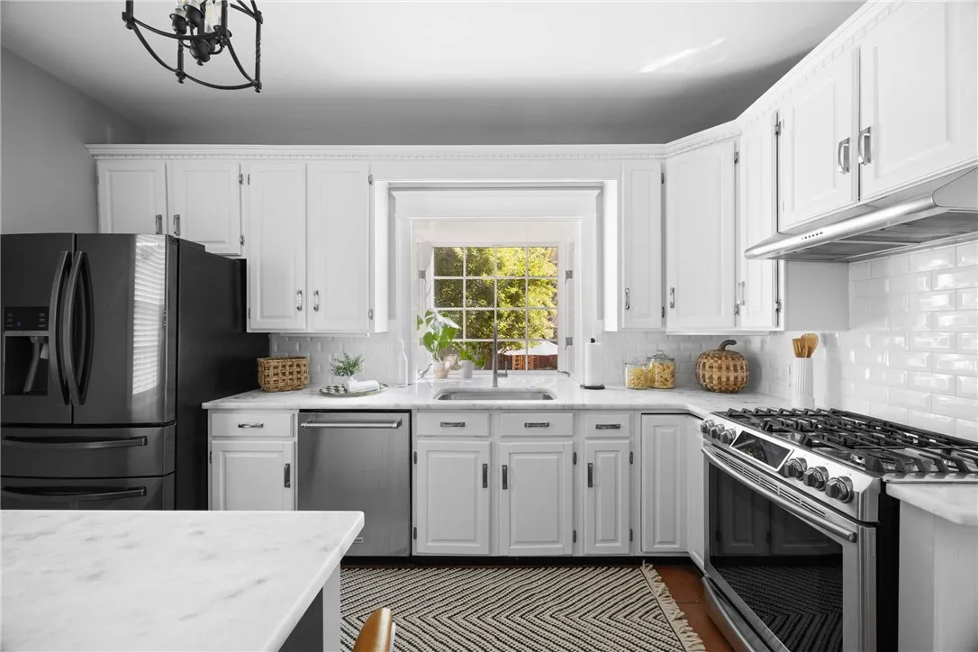 320 Barrington Street, Rochester, New York 14607, Rochester, New York 14607, 4 Bedrooms Bedrooms, 12 Rooms Rooms,3 BathroomsBathrooms,Residential,For Sale,320 Barrington Street, Rochester, New York 14607,0,R1638870