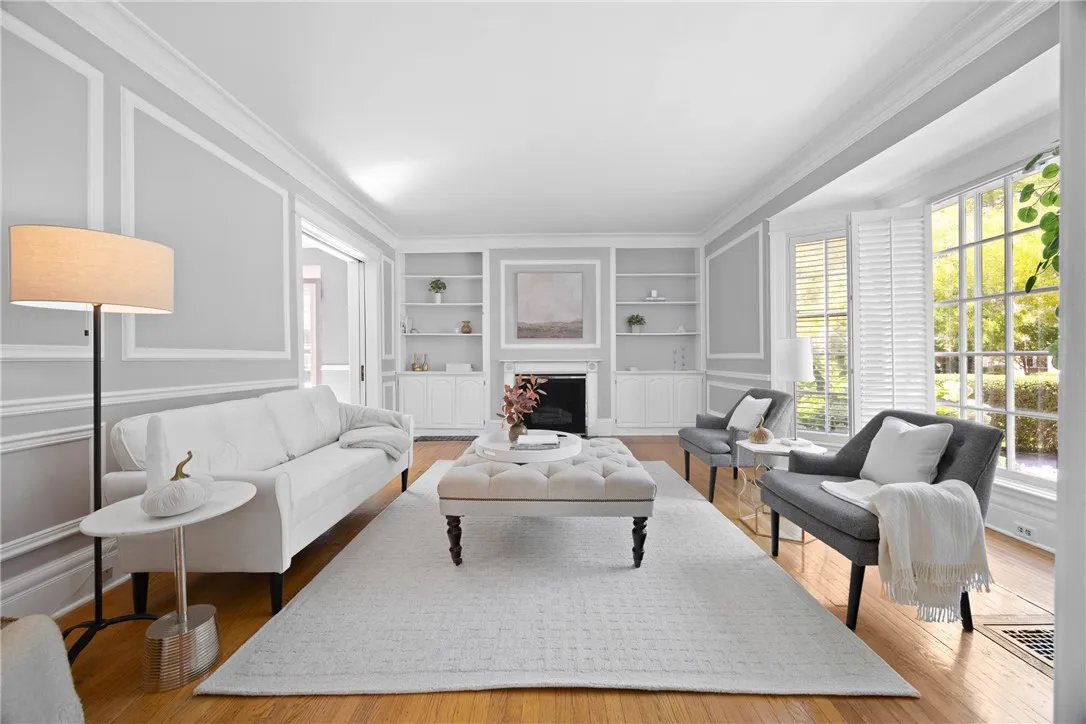 320 Barrington Street, Rochester, New York 14607, Rochester, New York 14607, 4 Bedrooms Bedrooms, 12 Rooms Rooms,3 BathroomsBathrooms,Residential,For Sale,320 Barrington Street, Rochester, New York 14607,0,R1638870