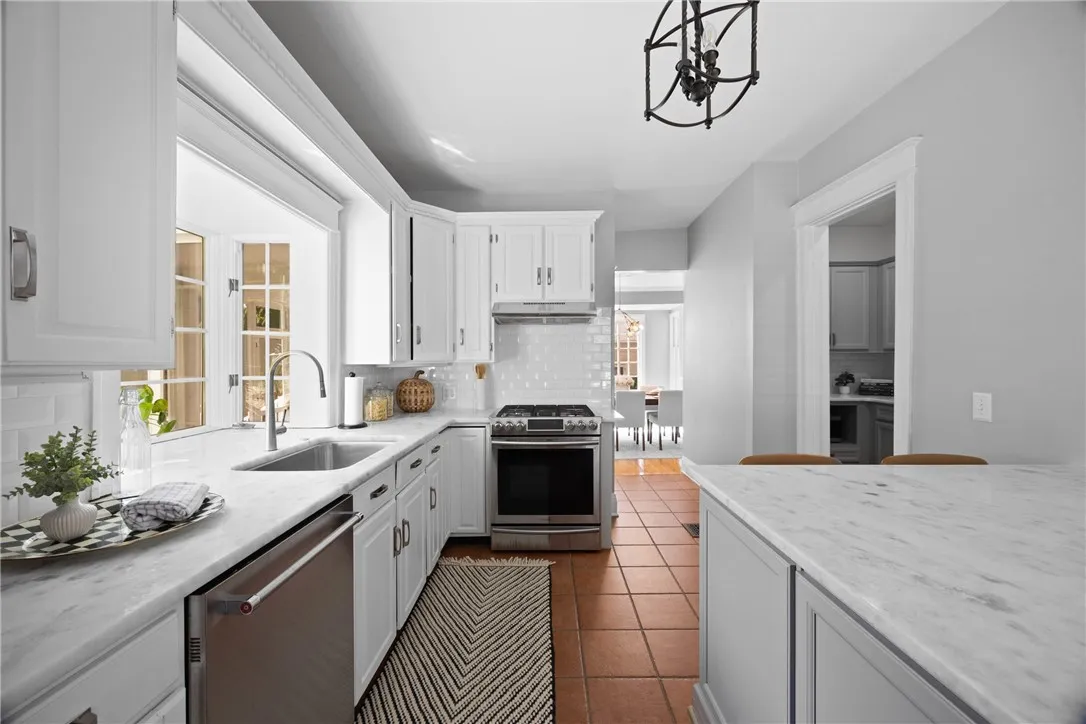 320 Barrington Street, Rochester, New York 14607, Rochester, New York 14607, 4 Bedrooms Bedrooms, 12 Rooms Rooms,3 BathroomsBathrooms,Residential,For Sale,320 Barrington Street, Rochester, New York 14607,0,R1638870