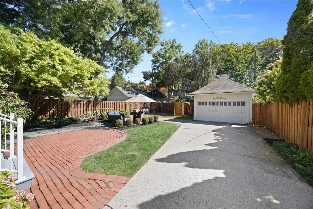 320 Barrington Street, Rochester, New York 14607, Rochester, New York 14607, 4 Bedrooms Bedrooms, 12 Rooms Rooms,3 BathroomsBathrooms,Residential,For Sale,320 Barrington Street, Rochester, New York 14607,0,R1638870
