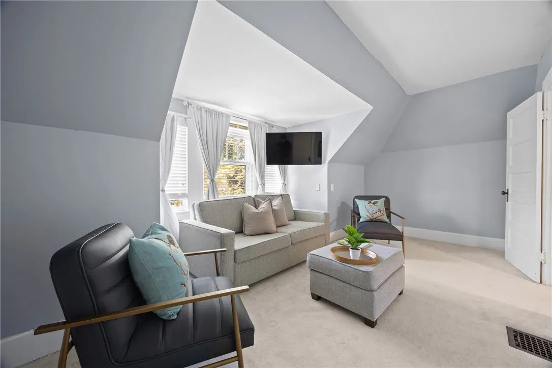 320 Barrington Street, Rochester, New York 14607, Rochester, New York 14607, 4 Bedrooms Bedrooms, 12 Rooms Rooms,3 BathroomsBathrooms,Residential,For Sale,320 Barrington Street, Rochester, New York 14607,0,R1638870