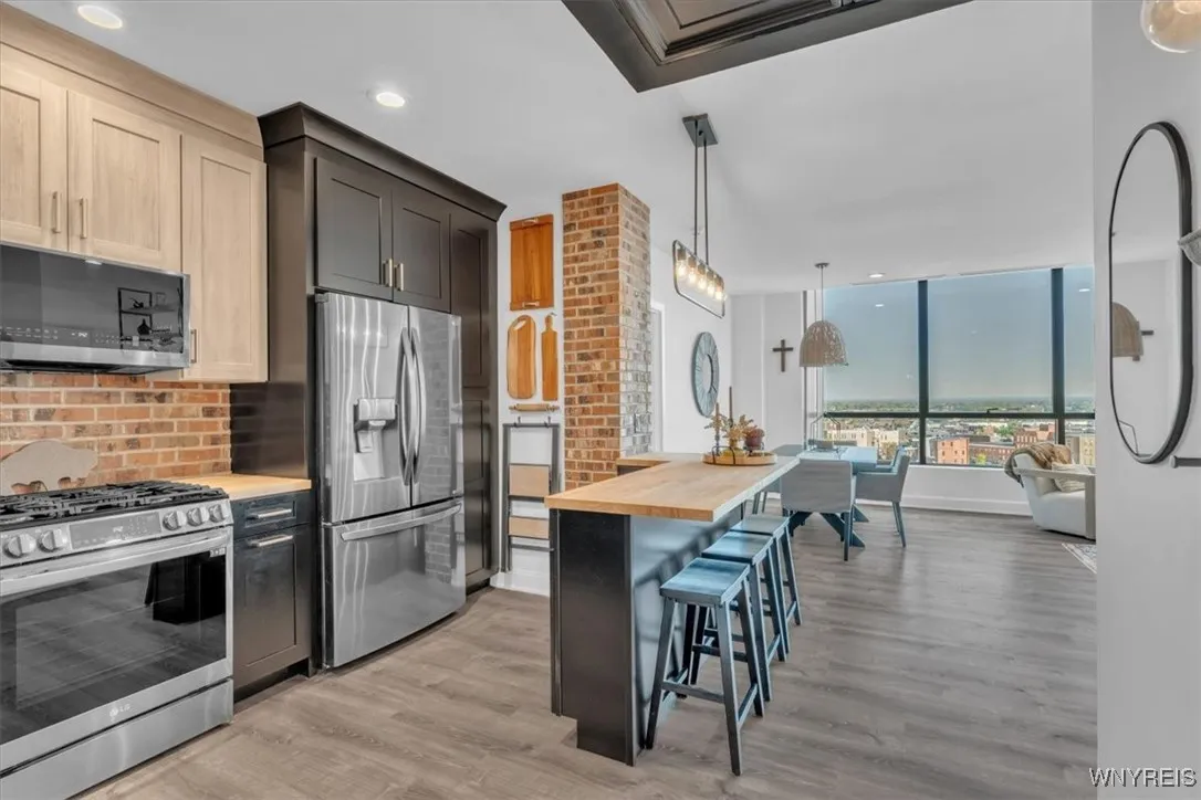 610 Main Street 904, Buffalo, New York 14202, Buffalo, New York 14202, 2 Bedrooms Bedrooms, 4 Rooms Rooms,2 BathroomsBathrooms,Residential,For Sale,610 Main Street 904, Buffalo, New York 14202,0,B1638598