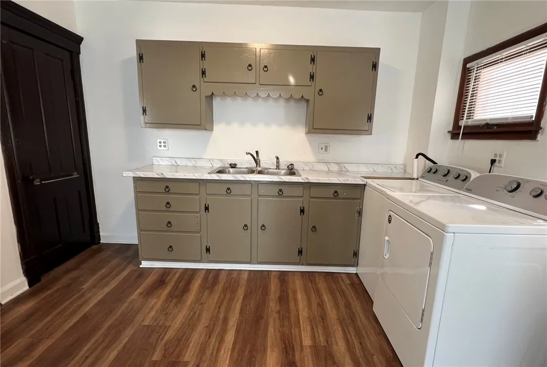 126 West 3rd Street, Corning City, New York 14830, Corning City, New York 14830, 3 Bedrooms Bedrooms, 6 Rooms Rooms,1 BathroomBathrooms,Residential Lease,For Rent,126 West 3rd Street, Corning City, New York 14830,0,R1638491