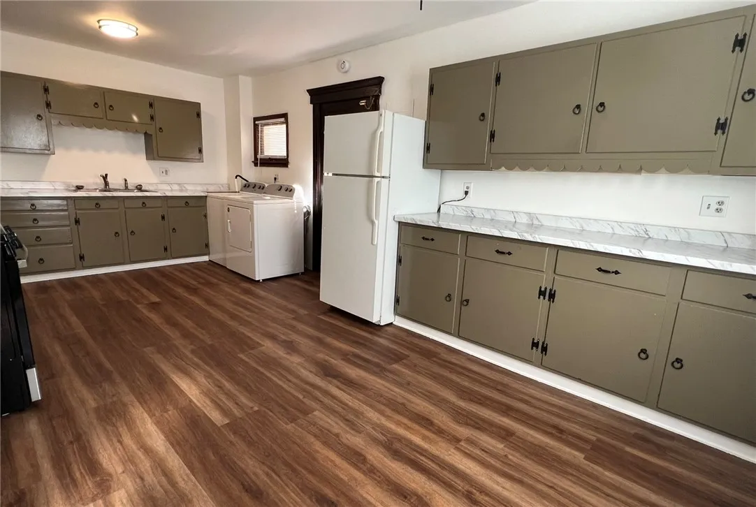 126 West 3rd Street, Corning City, New York 14830, Corning City, New York 14830, 3 Bedrooms Bedrooms, 6 Rooms Rooms,1 BathroomBathrooms,Residential Lease,For Rent,126 West 3rd Street, Corning City, New York 14830,0,R1638491