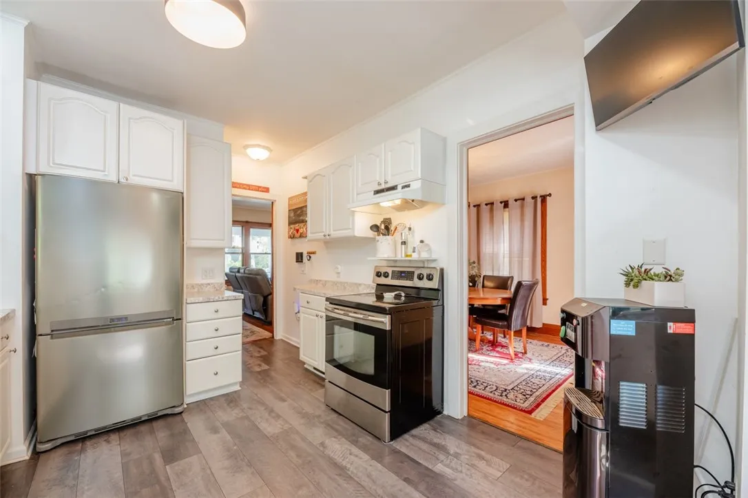 653 Melville Street, Rochester, New York 14609, Rochester, New York 14609, 3 Bedrooms Bedrooms, 6 Rooms Rooms,1 BathroomBathrooms,Residential,For Sale,653 Melville Street, Rochester, New York 14609,0,R1637975
