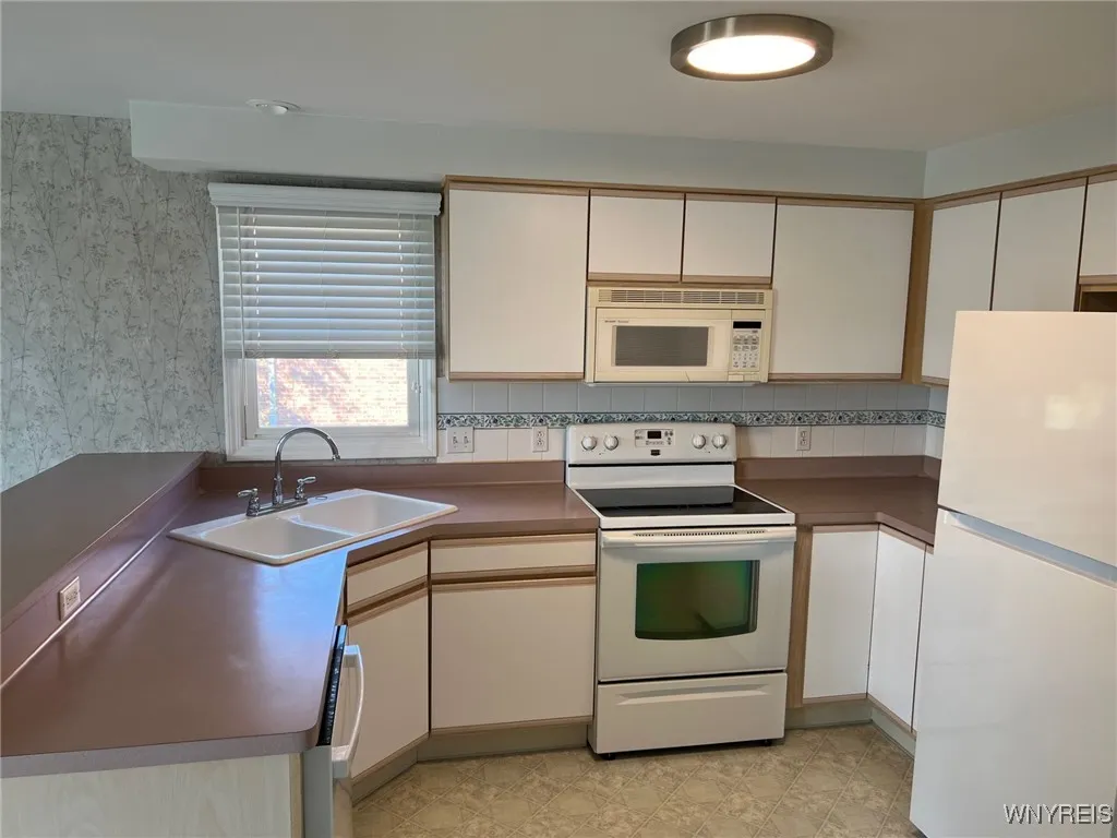 30 Georgian Lane C, Amherst, New York 14221, Amherst, New York 14221, 2 Bedrooms Bedrooms, 5 Rooms Rooms,Residential,For Sale,30 Georgian Lane C, Amherst, New York 14221,0,B1637746