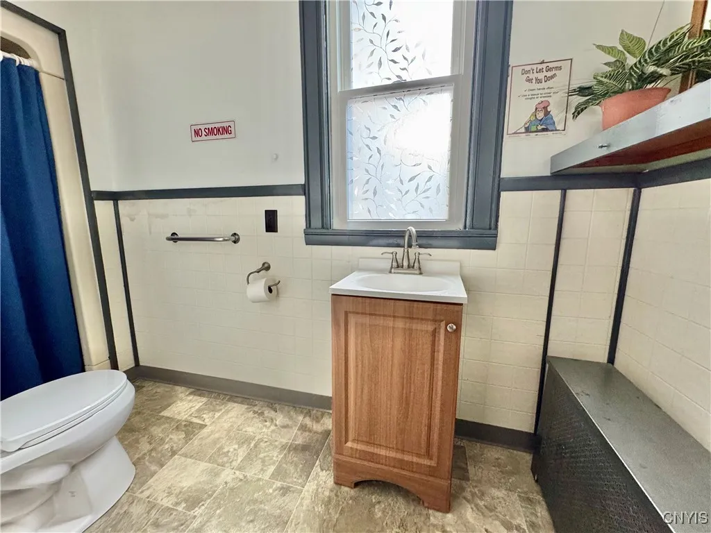 1st floor full bathroom