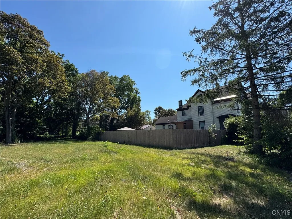 Extra lot next door is included in sale