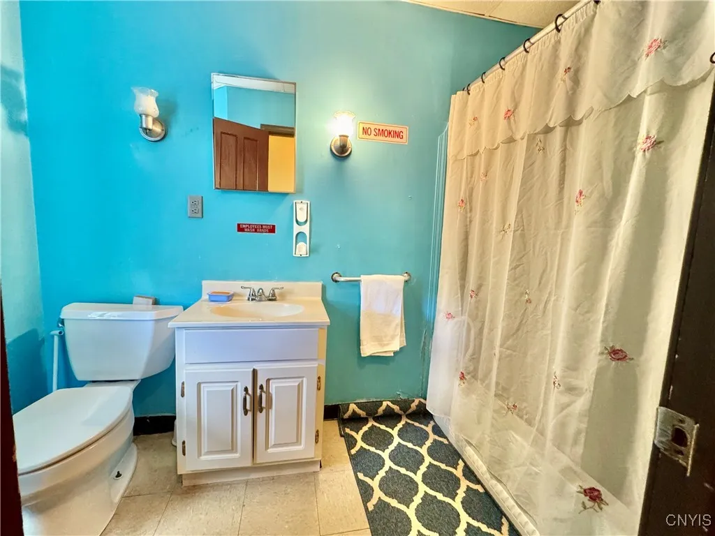 2nd floor full bathroom