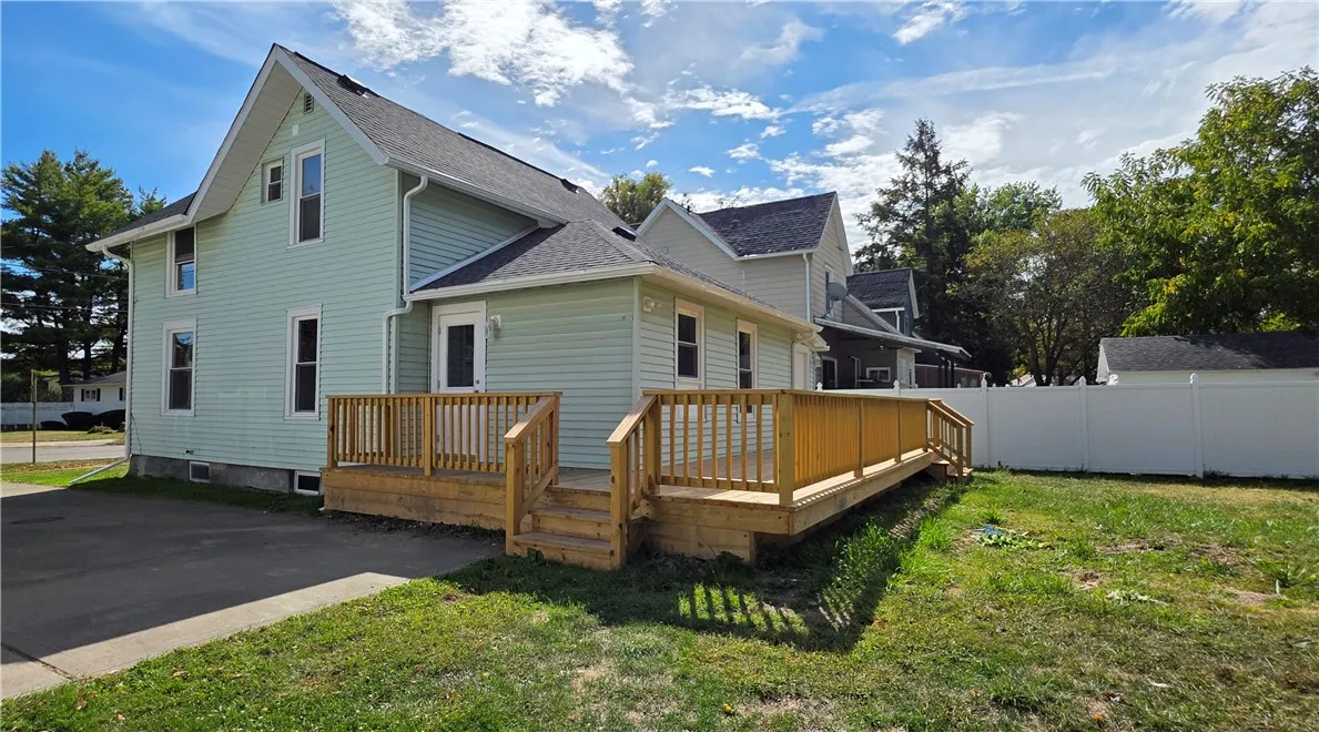 Side view with back deck