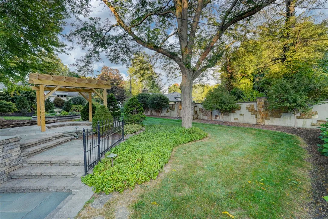 6 Shire Oaks Drive, Pittsford, New York 14534, Pittsford, New York 14534, 3 Bedrooms Bedrooms, 9 Rooms Rooms,2 BathroomsBathrooms,Residential,For Sale,6 Shire Oaks Drive, Pittsford, New York 14534,0,R1638515