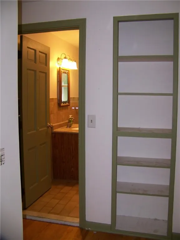 3 Park Avenue, Harpersfield, New York 12167, Harpersfield, New York 12167, 2 Bedrooms Bedrooms, 7 Rooms Rooms,1 BathroomBathrooms,Residential,For Sale,3 Park Avenue, Harpersfield, New York 12167,0,R1638744