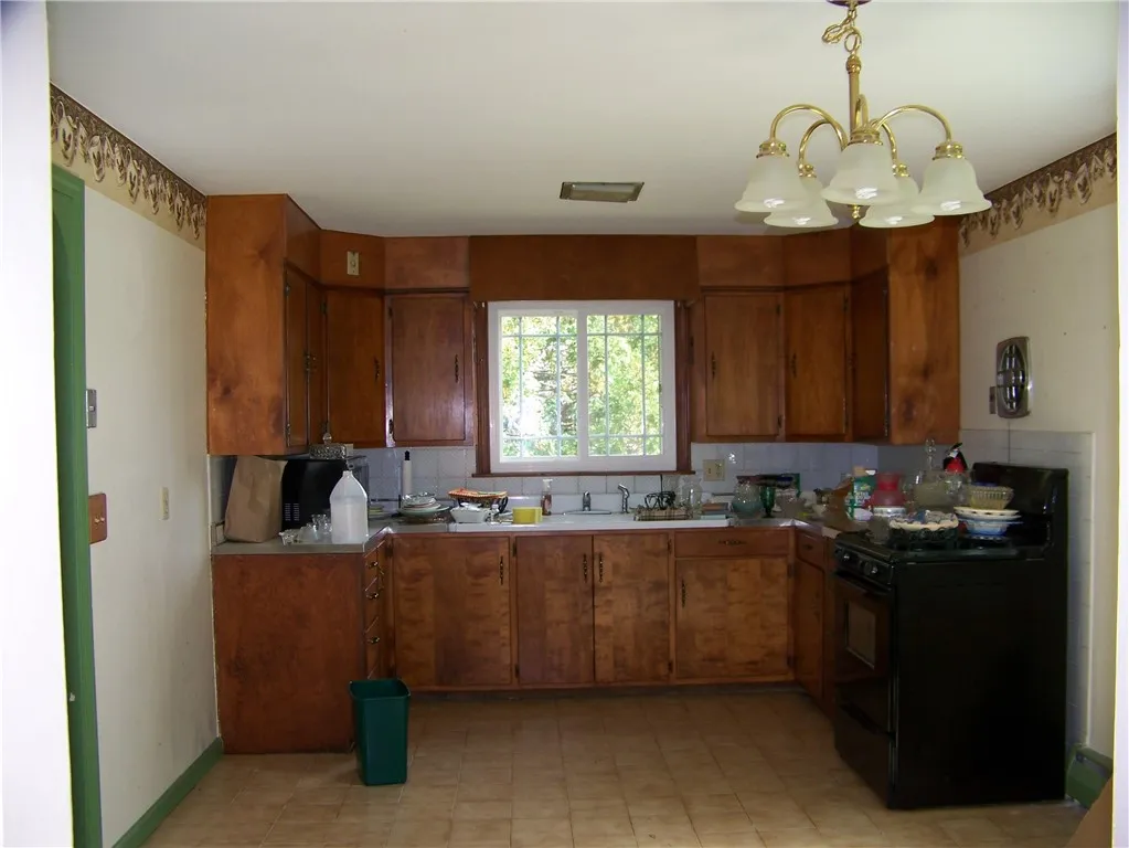 3 Park Avenue, Harpersfield, New York 12167, Harpersfield, New York 12167, 2 Bedrooms Bedrooms, 7 Rooms Rooms,1 BathroomBathrooms,Residential,For Sale,3 Park Avenue, Harpersfield, New York 12167,0,R1638744