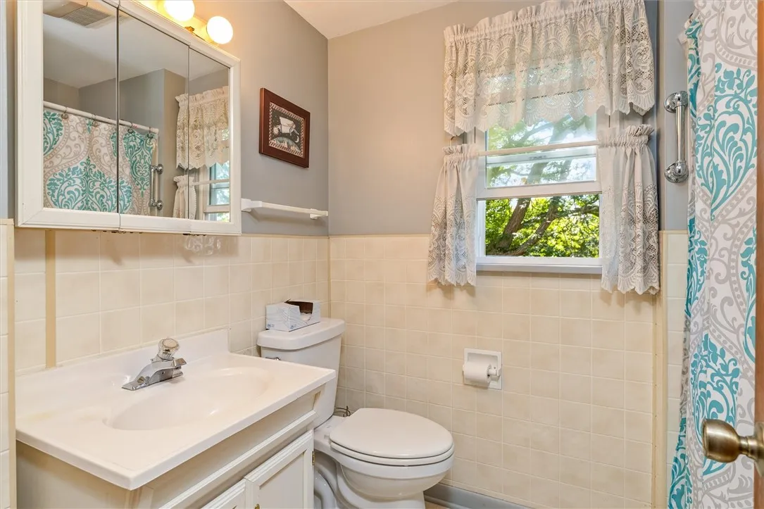 159 Chestnut Ridge Road, Gates, New York 14624, Gates, New York 14624, 4 Bedrooms Bedrooms, 8 Rooms Rooms,2 BathroomsBathrooms,Residential,For Sale,159 Chestnut Ridge Road, Gates, New York 14624,0,R1638792