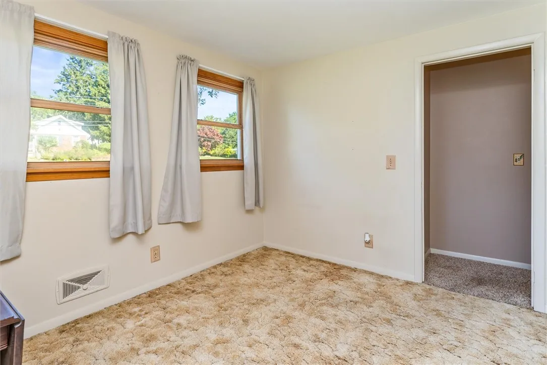 159 Chestnut Ridge Road, Gates, New York 14624, Gates, New York 14624, 4 Bedrooms Bedrooms, 8 Rooms Rooms,2 BathroomsBathrooms,Residential,For Sale,159 Chestnut Ridge Road, Gates, New York 14624,0,R1638792