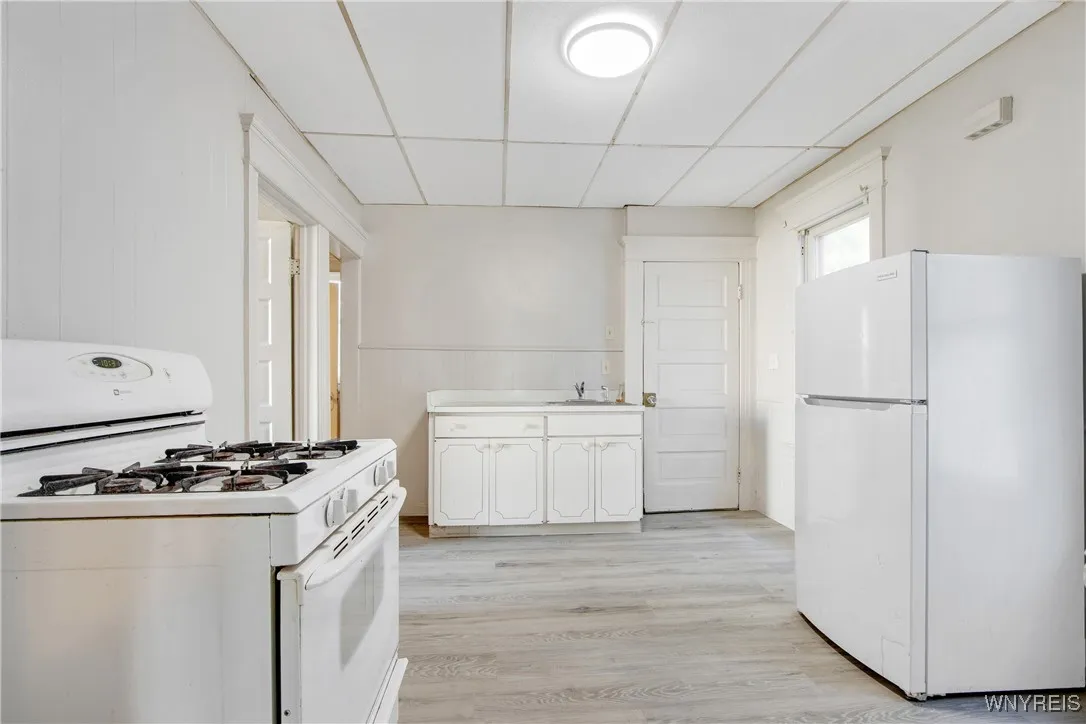 129 Roma Avenue, Buffalo, New York 14215, Buffalo, New York 14215, 4 Bedrooms Bedrooms, ,2 BathroomsBathrooms,Residential,For Sale,129 Roma Avenue, Buffalo, New York 14215,0,B1635611