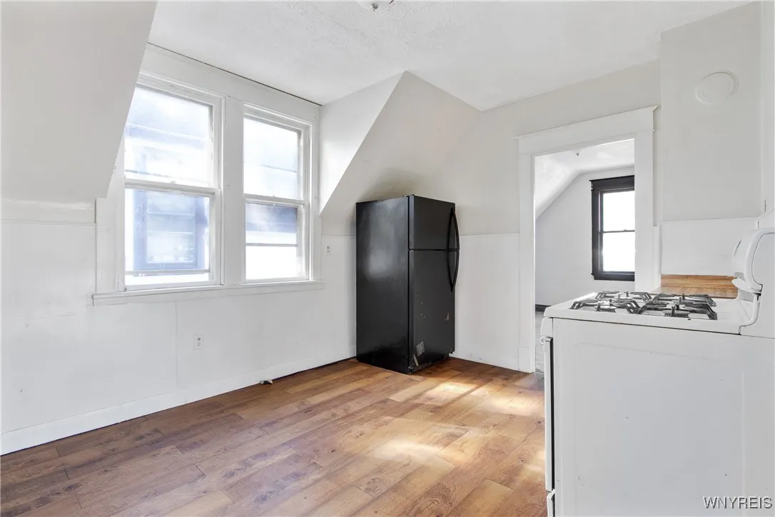 129 Roma Avenue, Buffalo, New York 14215, Buffalo, New York 14215, 4 Bedrooms Bedrooms, ,2 BathroomsBathrooms,Residential,For Sale,129 Roma Avenue, Buffalo, New York 14215,0,B1635611