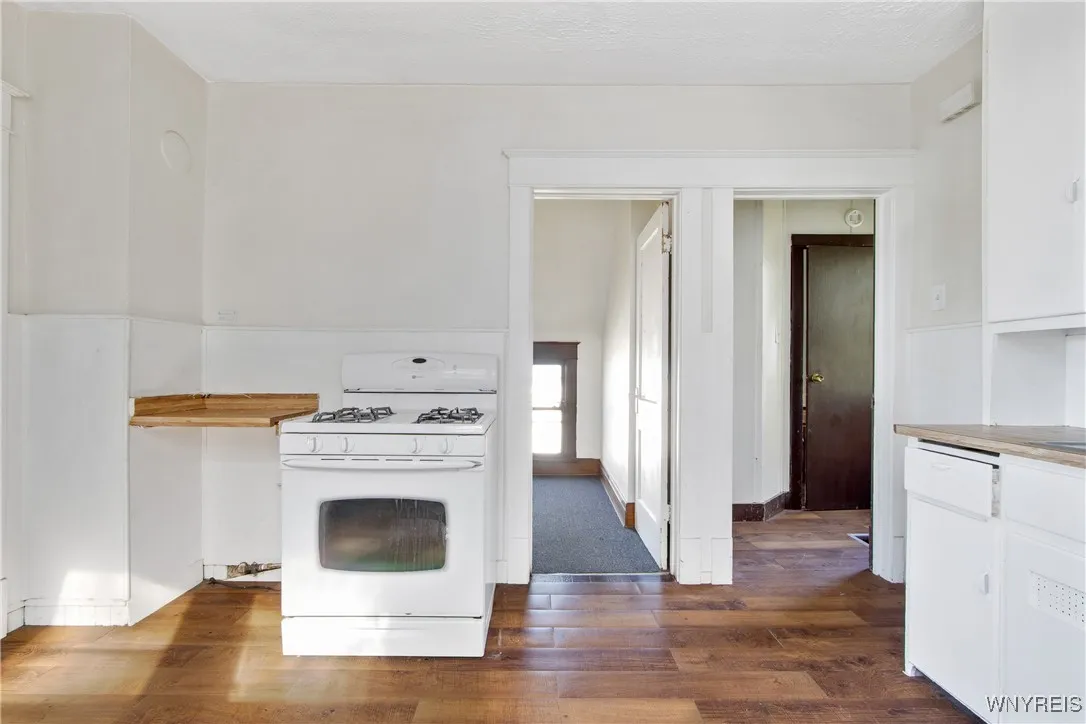 129 Roma Avenue, Buffalo, New York 14215, Buffalo, New York 14215, 4 Bedrooms Bedrooms, ,2 BathroomsBathrooms,Residential,For Sale,129 Roma Avenue, Buffalo, New York 14215,0,B1635611
