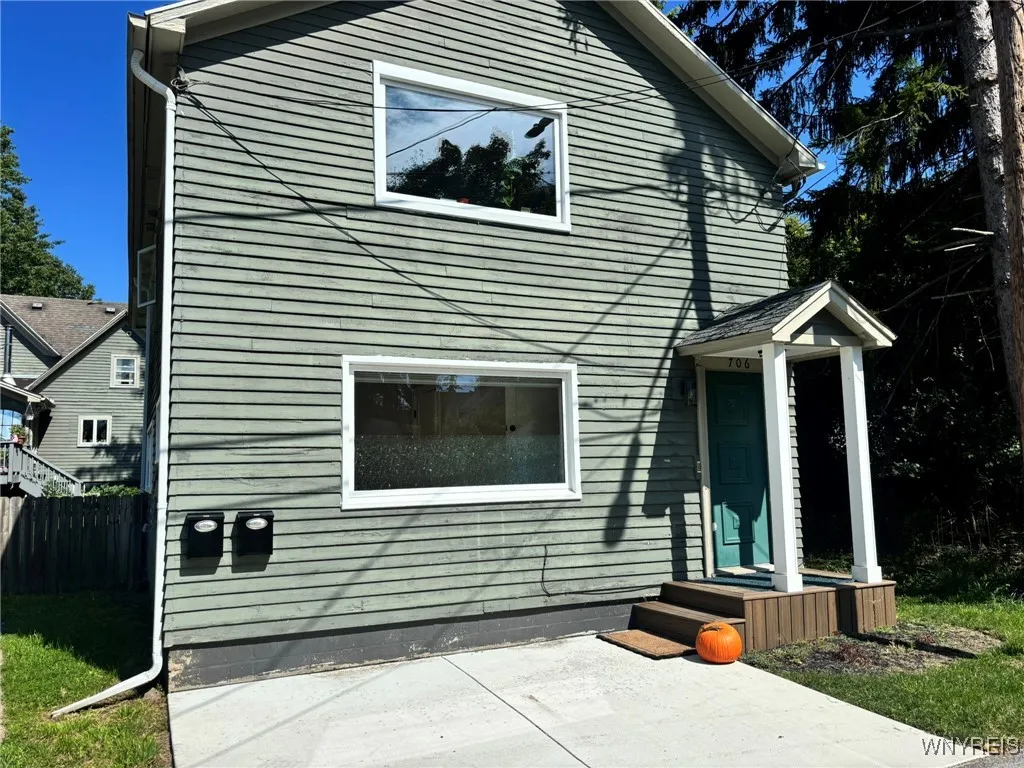 706 Hilliker Court, Aurora, New York 14052, Aurora, New York 14052, 1 Bedroom Bedrooms, 5 Rooms Rooms,1 BathroomBathrooms,Residential Lease,For Rent,706 Hilliker Court, Aurora, New York 14052,0,B1634021