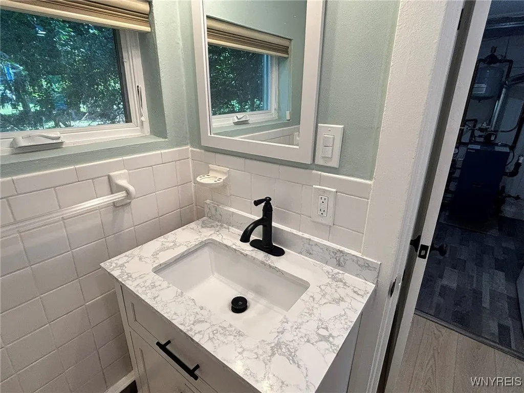706 Hilliker Court, Aurora, New York 14052, Aurora, New York 14052, 1 Bedroom Bedrooms, 5 Rooms Rooms,1 BathroomBathrooms,Residential Lease,For Rent,706 Hilliker Court, Aurora, New York 14052,0,B1634021